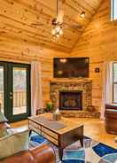 Imej utama Cozy Mtn Cabin: Spacious Deck & Forest Views!