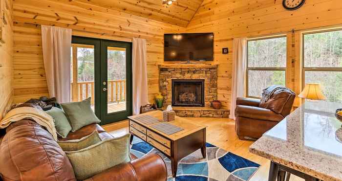 Lain-lain Cozy Mtn Cabin: Spacious Deck & Forest Views!