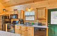 Lain-lain 2 Cozy Mtn Cabin: Spacious Deck & Forest Views!