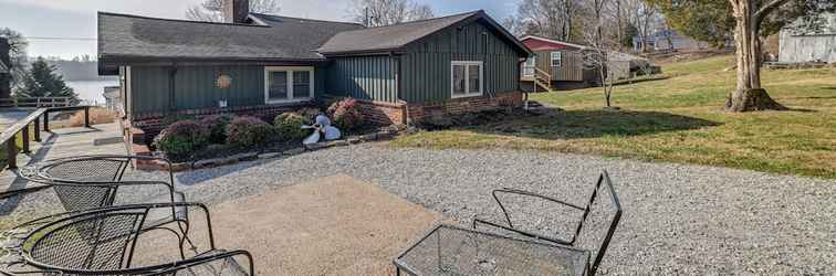 Lain-lain Charming Ohio River Home With Water Views & Porch!