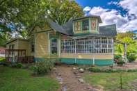 Others Russellville House w/ Garden - Walk to Main Street