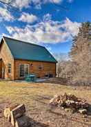 Imej utama Updated Rural Retreat in New Haven Near Vineyards!