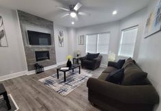 Lain-lain 2 Charming 4 Bedroom House Nissan Sentra Available With Longer Stays