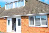 Others Charming 4-bed Cottage in Hayling Island - Hot Tub