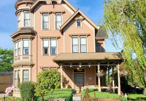 Others The Adams Pragge House