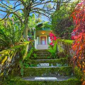 Primary image1Enchanted Path to a Gardenscape,金园公园飯店