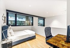 Others 3 Posh Lofty Pad in Central Redmond