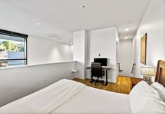 Khác 4 Airy and Open Corner Loft - 92 Walkscore