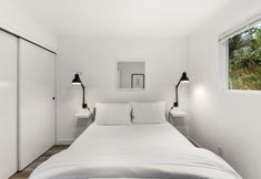 Others 3 Beacon Hill Retro - Central Location