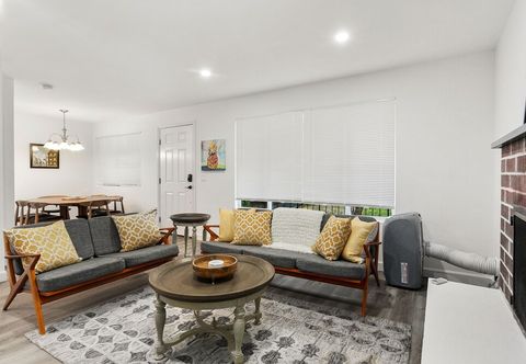 Others Beacon Hill Retro - Central Location