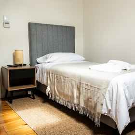 Room 1 Salero Guest House, Odivelas Hotels