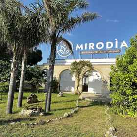 Imej utama1MIRODI'A,Chiesa Madre dei Santi Pietro e Paolo飯店