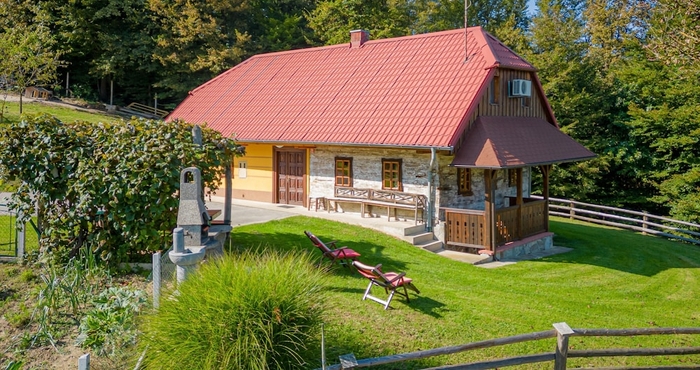 Lain-lain Kunstek Farmhouse With Sauna