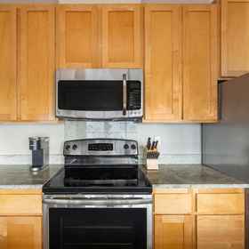 Room1貝爾維尤設計師一臥加書房一浴公寓,金郡公寓