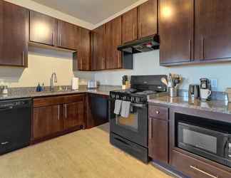 Others 2 Milwaukee Beautiful Family 2BD 2BA Downtown Apartment