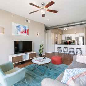 Room1普蘭諾舒適兩臥一點五浴公寓,Royal Empire Trucking, LLC飯店