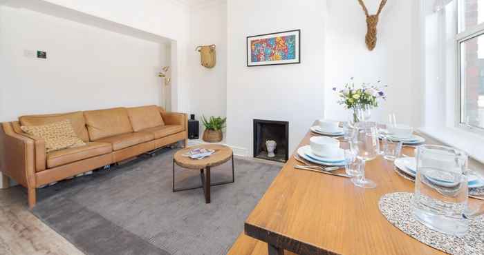 Others Bright two Bedroom Flat in Fashionable Fulham by Underthedoormat