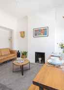 ภาพหลัก Bright two Bedroom Flat in Fashionable Fulham by Underthedoormat