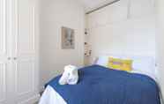 Others 3 Bright two Bedroom Flat in Fashionable Fulham by Underthedoormat