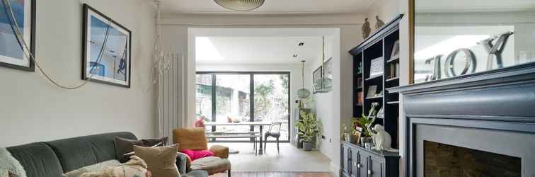 Lain-lain Stunning one Bedroom Flat With Large Terrace in Chiswick by Underthedoormat