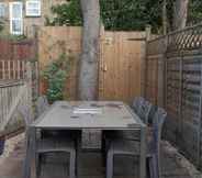Others 3 Spacious two Bedroom Maisonette With Private Garden in Balham by Underthedoormat