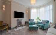 Others 4 Spacious two Bedroom Maisonette With Private Garden in Balham by Underthedoormat