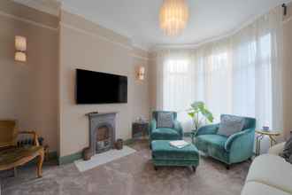 Others 4 Spacious two Bedroom Maisonette With Private Garden in Balham by Underthedoormat