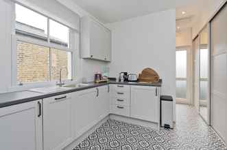 Others 4 Stylish one Bedroom Flat Near Kew Gardens by Underthedoormat