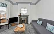 Others 7 Stylish one Bedroom Flat Near Kew Gardens by Underthedoormat