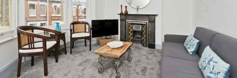 Lainnya Stylish one Bedroom Flat Near Kew Gardens by Underthedoormat