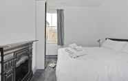 Others 3 Stylish one Bedroom Flat Near Kew Gardens by Underthedoormat