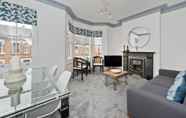 Others 2 Stylish one Bedroom Flat Near Kew Gardens by Underthedoormat