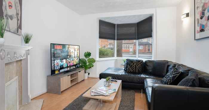 Lainnya Stylish Three Bedroom House With Garden in Birmingham Suburb