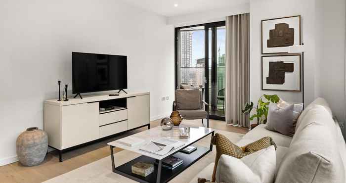 Lain-lain Stylish two Bedroom Apartment With River Views in Docklands