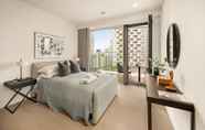 Others 6 Stylish two Bedroom Apartment With River Views in Docklands