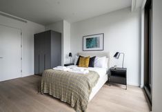 Others 3 Stylish Studio Apartment With River Views in London s Bustling Docklands
