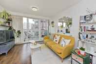 Others Bright Greenwich Flat Near Canary Wharf by Underthedoormat