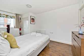 Others 4 Bright Greenwich Flat Near Canary Wharf by Underthedoormat