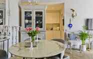 Others 7 Superb Garden Flat in North West London by Underthedoormat