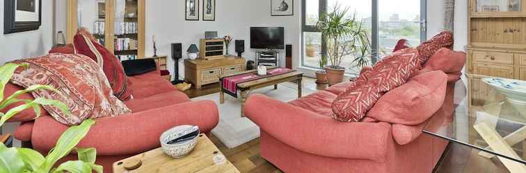 Khác Superb Apartment With Terrace Near the River in Putney by Underthedoormat