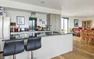 Khác 4 Superb Apartment With Terrace Near the River in Putney by Underthedoormat