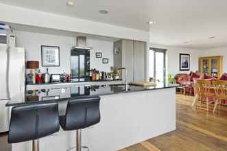 Khác 4 Superb Apartment With Terrace Near the River in Putney by Underthedoormat