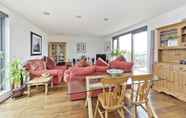 Khác 6 Superb Apartment With Terrace Near the River in Putney by Underthedoormat