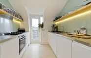 Others 4 Stunning Bayswater Apartment Near Hyde Park by Underthedoormat