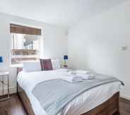 Others 3 Bright and Stylish Apartment in Trendy Islington by Underthedoormat