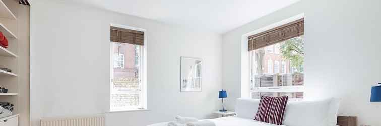 Others Bright and Stylish Apartment in Trendy Islington by Underthedoormat