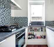 Others 4 Bright and Stylish Apartment in Trendy Islington by Underthedoormat