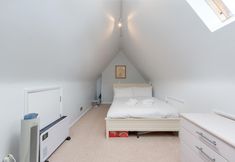 其他 4 Cottage With a Garden in Golders Green by Underthedoormat