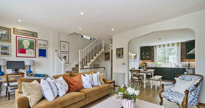 อื่นๆ Delightful Apartment in Brackenbury Village Near Hammersmith by Underthedoormat