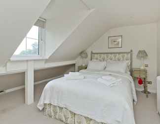 อื่นๆ 2 Delightful Apartment in Brackenbury Village Near Hammersmith by Underthedoormat